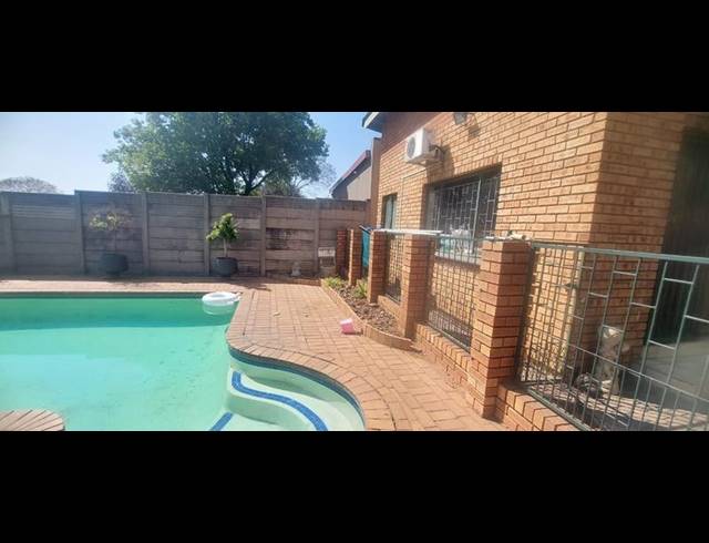 3 BEDROOM HOUSE FOR SALE IN PRETORIA GARDENS